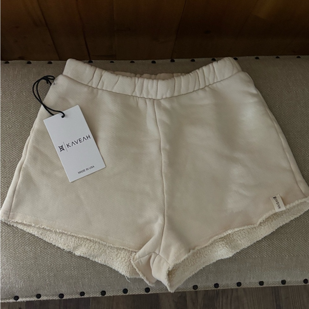 NWT KAVEAH Girl’s Cream Sweat-short | Size 8-10